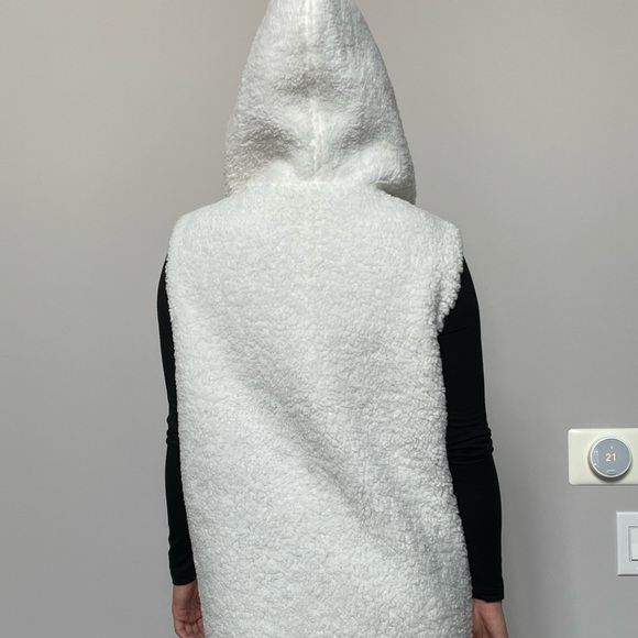 ORLY Faux Fur Vest - Picture 4 of 5